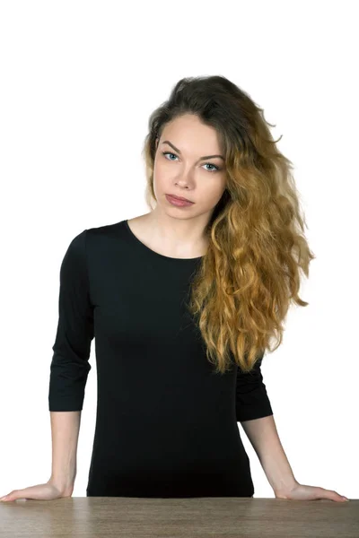 Menina retrato com cabelo fluindo isolado no fundo branco — Fotografia de Stock