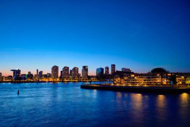 Gece, Hollanda Rotterdam cityscape Noordereiland ile