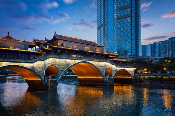 Anshun brug bij nacht, Chengdu, China — Stockfoto