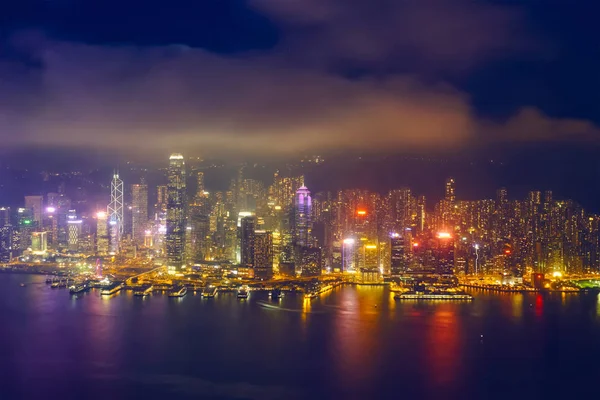 Işıklı Hong Kong Skyline havadan görünümü. Hong Kong, Çin