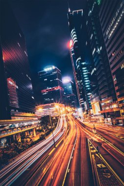 Geceleri sokak trafik Hong Kong