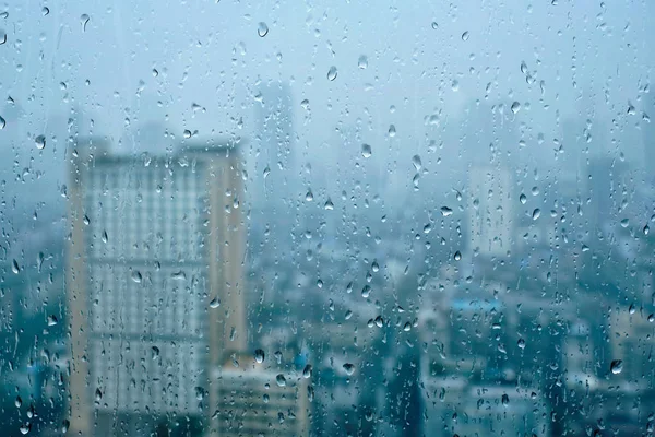 雨滴落在窗上 — 图库照片