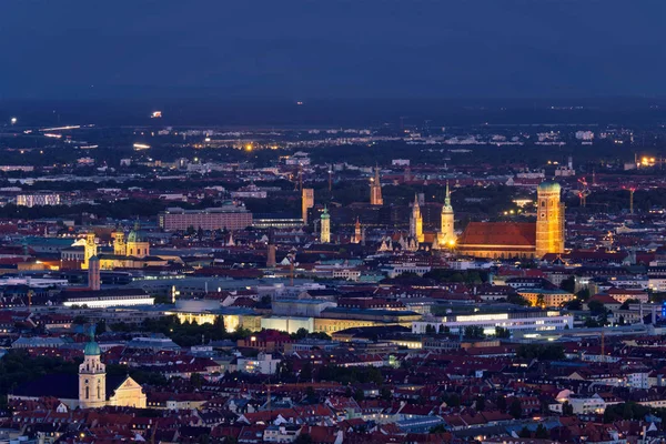 Vista aérea nocturna de Munich, Alemania — Foto de Stock