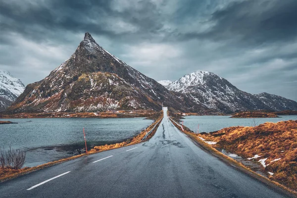 Camino en Noruega —  Fotos de Stock