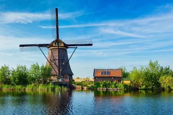 Windmills at Kinderdijk in Holland. Netherlands — Stock Photo, Image