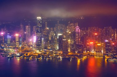 Işıklı Hong Kong Skyline havadan görünümü. Hong Kong, Çin