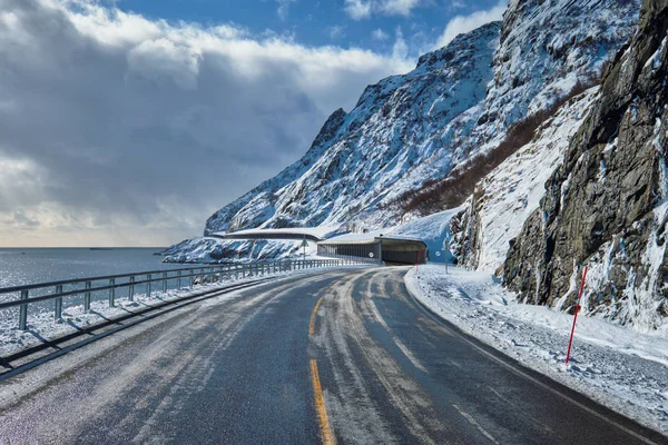 Road in Noorwegen in de winter — Stockfoto