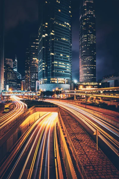 Jalanan lalu lintas di Hong Kong pada malam hari — Stok Foto