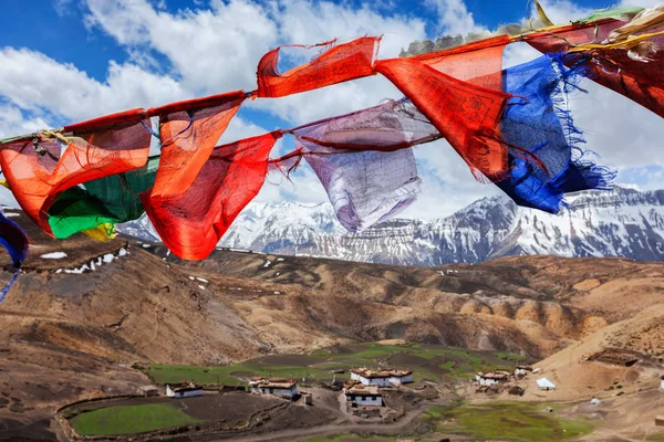 Buddhistische Fahnen am Himmel — Stockfoto