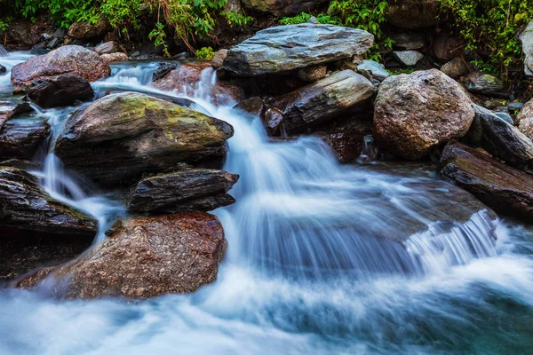 Bhagsu vattenfall. bhagsu, himachal pradesh, Indien — Stockfoto