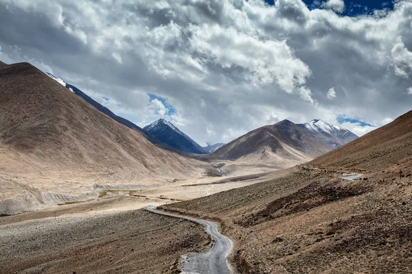 Väg i Himalaya — Stockfoto