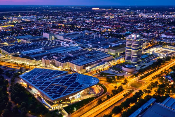 Vista aérea del Museo BMW y BWM Welt y la fábrica. Munich, Germ —  Fotos de Stock