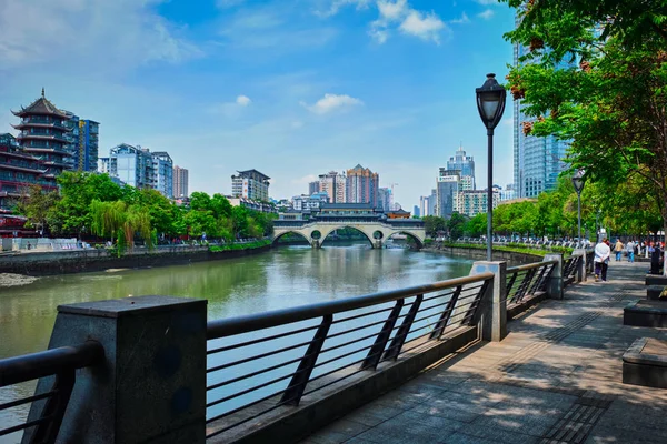 Embankment muelle del río Jin en Chengdum China — Foto de Stock