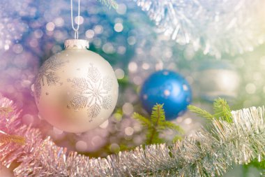 Noel ağacı süsleme önemsiz şey üzerinde Noel ağacı bac dekore edilmiş