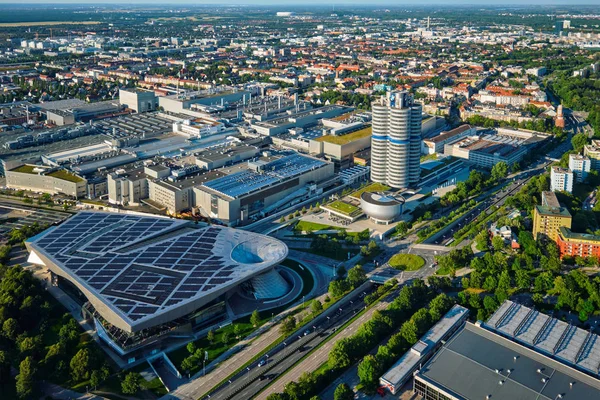 Bmw Müzesi ve Bwm Welt ve fabrika hava görünümünü. Münih, mikrop — Stok fotoğraf