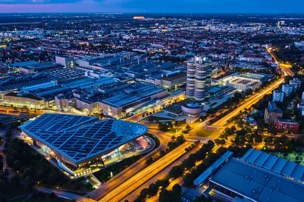 A légi felvétel a Bmw Múzeum, a Bwm Welt és a gyár. München, Németország — Stock Fotó