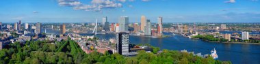 Rotterdam şehri ve Erasmus Köprüsü manzarası