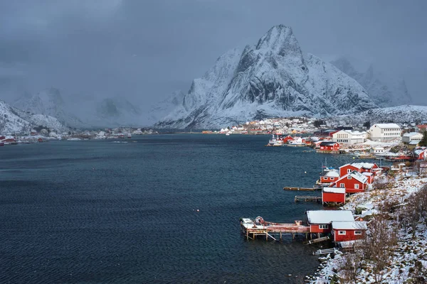 Reine balıkçı köyü, Norveç — Stok fotoğraf