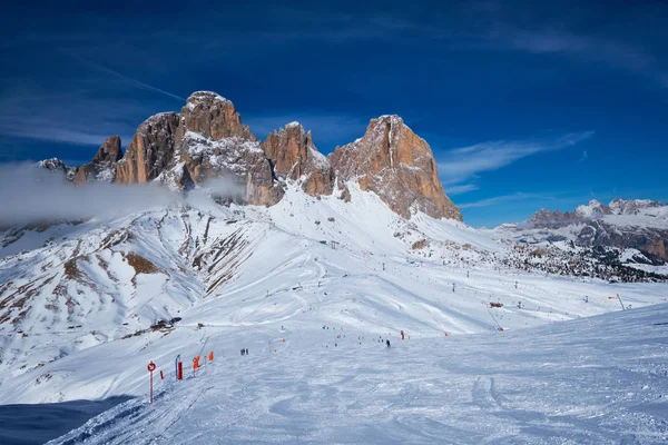 イタリアのドロミテにスキーリゾート — ストック写真