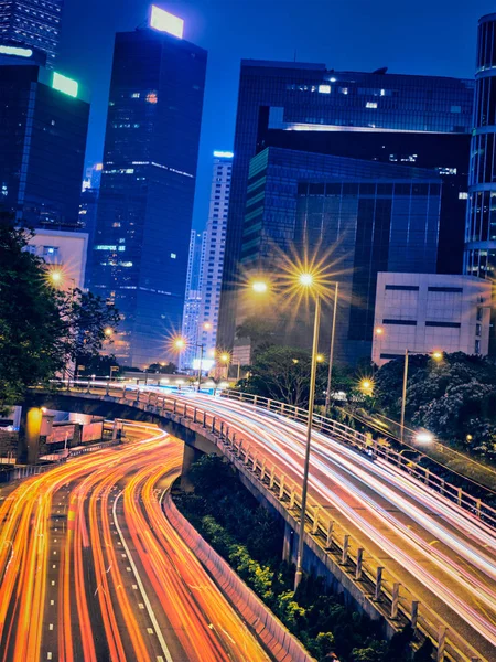 Straßenverkehr in Hongkong in der Nacht — Stockfoto
