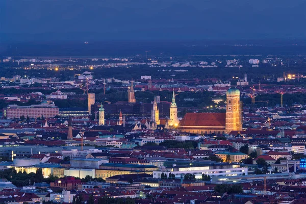 Vista aérea noturna de Munique, Alemanha — Fotografia de Stock