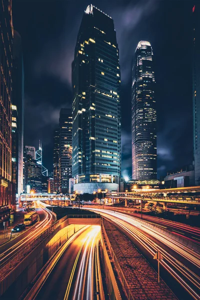 街道交通 Hong 本港在晚上 — 图库照片