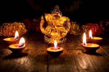 Ganesha Diwali ışıkları ile