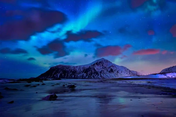 Aurora boreal auroras boreales. Islas Lofoten, Noruega —  Fotos de Stock