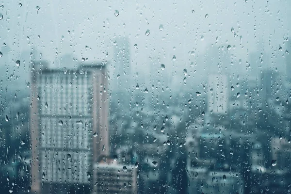 雨滴落在窗上 — 图库照片