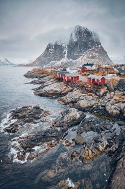 Norveç, Lofoten Adaları 'ndaki Hamnoy balıkçı köyü