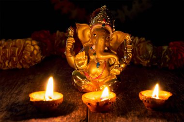 Ganesha Diwali ışıkları ile