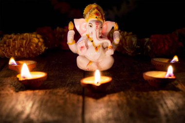 Ganesha Diwali ışıkları ile
