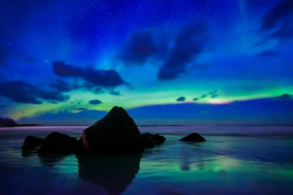 Polární záře polární záře. Lofoten ostrovy, Norsko — Stock fotografie