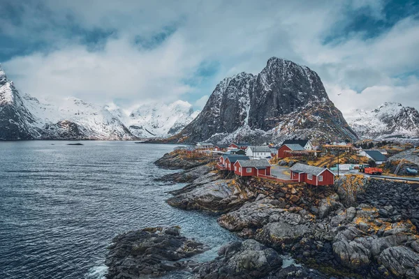 Norveç, Lofoten Adaları 'ndaki Hamnoy balıkçı köyü
