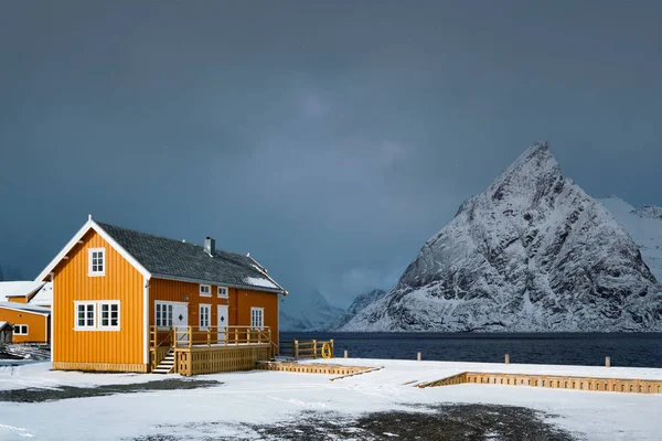 Sachrisoy vissersdorp op de Lofoten, Noorwegen — Stockfoto