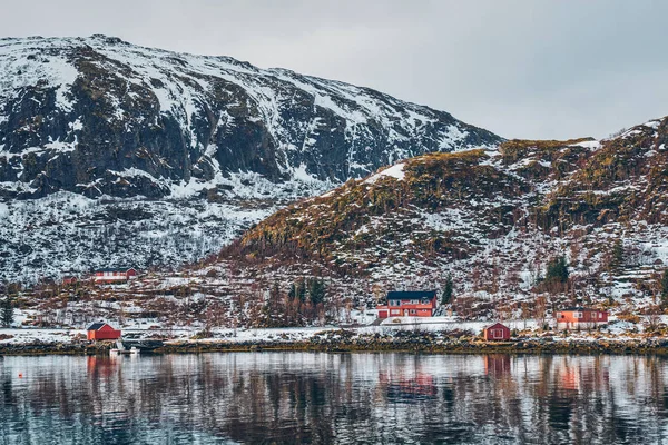 RD rorbu evlerde kış Norveç'te — Stok fotoğraf