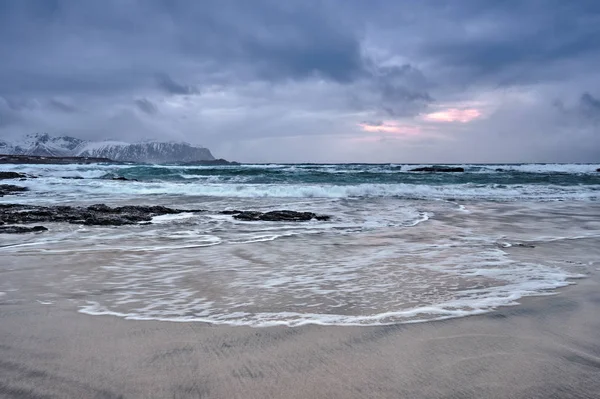 Skagsanden pláž na západu slunce, Lofoten ostrovy, Norsko — Stock fotografie