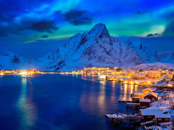 Reine wieś w nocy. Lofoty, Norwegia — Zdjęcie stockowe