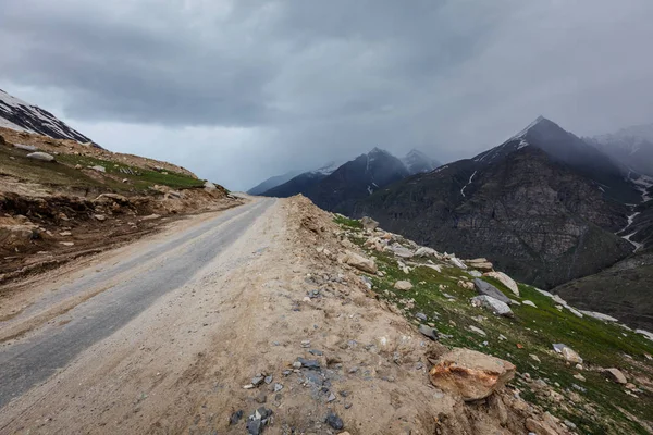 Strada in Himalaya, India — Foto Stock