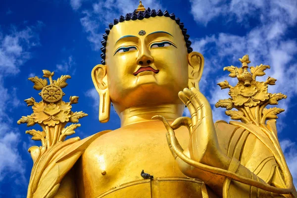 Buddha Maitreya staty i Ladakh, Indien — Stockfoto