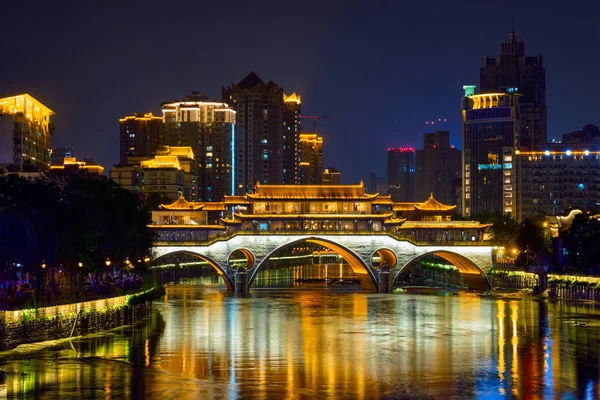 Anshun brug bij nacht, Chengdu, China — Stockfoto