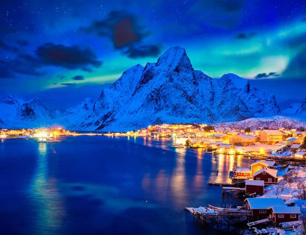 Reine wieś w nocy. Lofoty, Norwegia — Zdjęcie stockowe