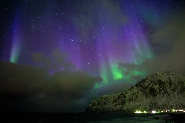 Aurora borealis aurora boreale. Isole Lofoten, Norvegia — Foto Stock