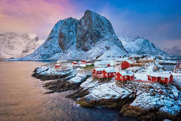 Hamnoy rybářská vesnice na Lofotenských ostrovech, Norsko — Stock fotografie