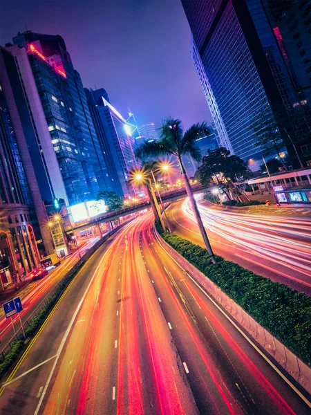 Δρόμο κυκλοφορίας στο Hong Kong τη νύχτα — Φωτογραφία Αρχείου