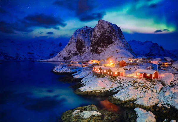 Hamnoy fiskeby på Lofoten öarna, Norge — Stockfoto