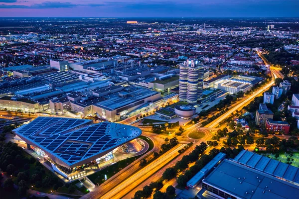 Vista aérea del Museo BMW y BWM Welt y la fábrica. Munich, Alemania —  Fotos de Stock