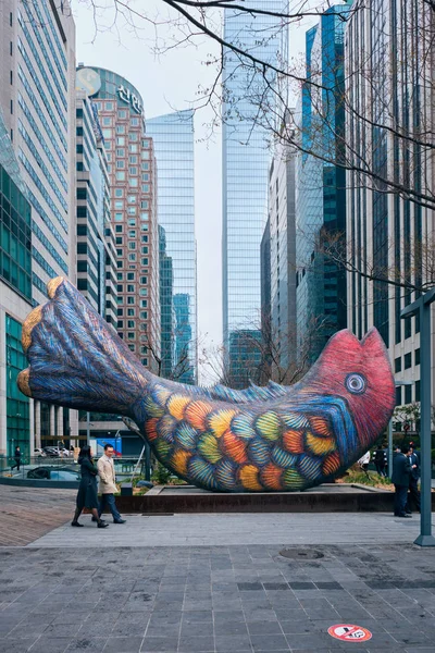 Fish statue in the financial District of Seoul, South Korea — Stock Photo, Image