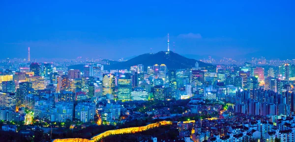 El horizonte de Seúl en la noche, Corea del Sur. — Foto de Stock