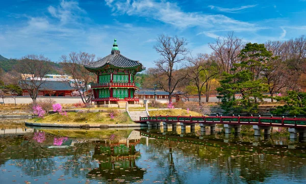 Pabellón Hyangwonjeong, Palacio Gyeongbokgung, Seúl, Corea del Sur — Foto de Stock